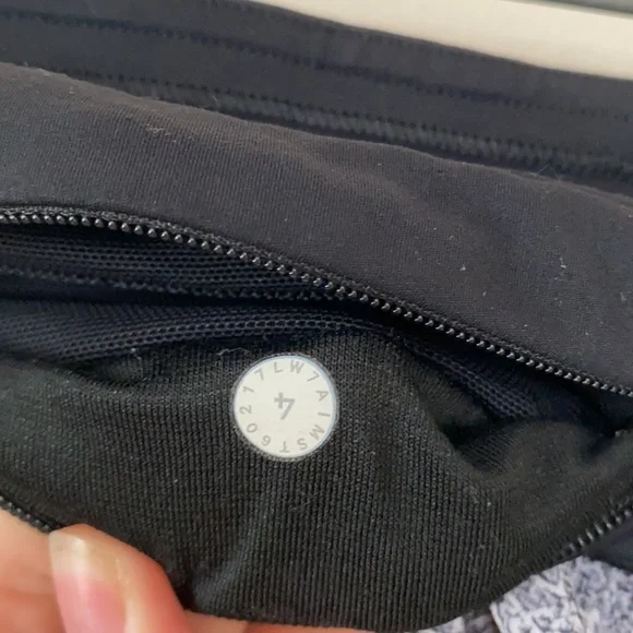 Lululemon Hotty Hot Short (Naked 4”) - Picture 7 of 8